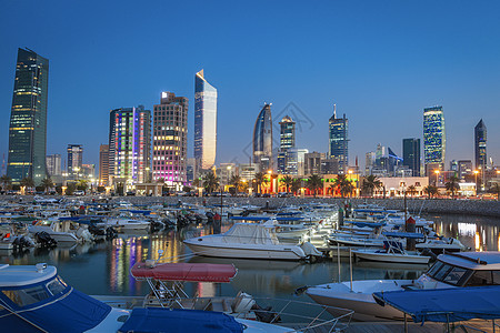 科威特市晚上的天线建筑学天空市中心街道旅行全景反射景观摩天大楼蓝色图片