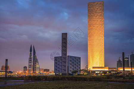 现代夜间麦纳麦建筑全景城市日落市中心蓝色天际景观摩天大楼天空旅行图片