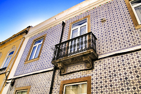 里斯本的旧多彩老房子和街道景观吸引力石头灯笼城区观光瓷砖地标楼梯建筑图片