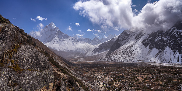 云闪付·阿马·达布拉姆首脑会议和喜马拉雅山的菲利切河谷背景