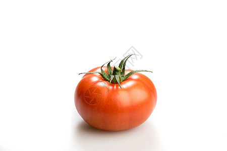 一只现实的西红柿 被白种背景隔离着红色沙拉植物绿色物质白色食物蔬菜图片