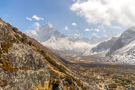 尼泊尔喜马拉雅山的阿马达布拉姆首脑会议全景国家旅游旅行天空昆布高山山脉蓝色岩石图片