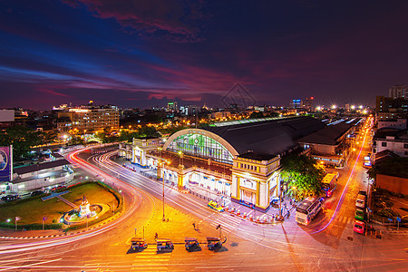 华灯红旅行运输车站火车街道过境乘客景观建筑市中心图片