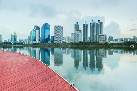 曼谷市中心城市摩天大楼建筑公园首都天空办公室景观反射建筑学图片