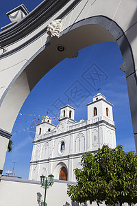 阿华查潘休普教会圣母修女会旅行教会殖民蓝色天空城市白色街道全景建筑学图片