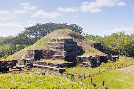 萨尔瓦多圣安德烈斯废墟天空蓝色全景晴天地标建筑学旅行天际金字塔图片