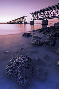 日落时Bahia Honda铁路桥图片
