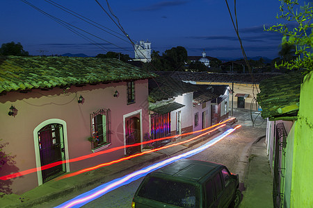 Suchitoto的多彩结构教堂街道天线市中心交通景观地标旅行白色建筑学图片