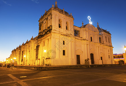 尼加拉瓜里昂我们圣母恩典大教堂景观教会地标正方形街道旅行建筑学公园全景市中心图片