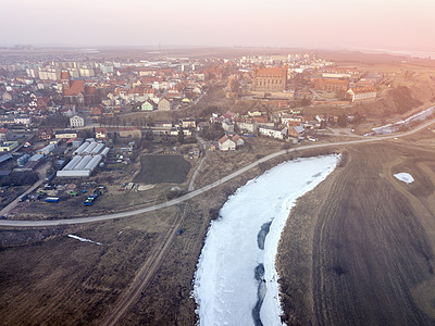 格涅乌的冬季全景地标晴天城市市中心建筑学草地教会房子街道蓝色图片