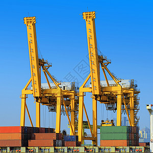 装集装箱的工业港口卸载卡车出口进口商业船运货运贮存大部分机器图片