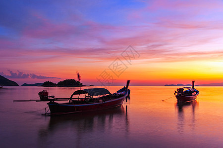 泰国自然景观 旅游业背景和旅游背景假期海景热带季节海浪天空反射旅行戏剧性天堂图片