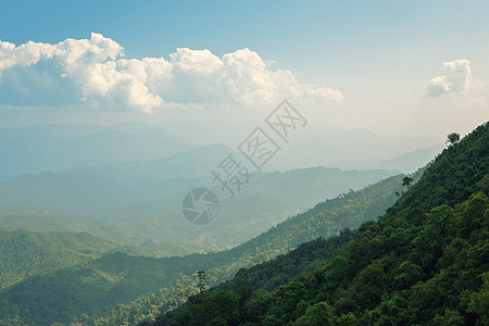 从最高点看山区的视图季节国家爬坡公园晴天风景阳光旅行场景天气图片