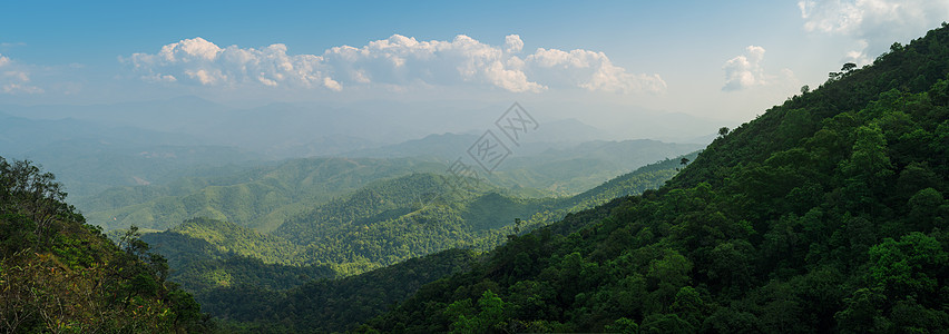 从最高点看山区的视图阳光公园爬坡季节场景国家蓝色地平线环境冒险图片