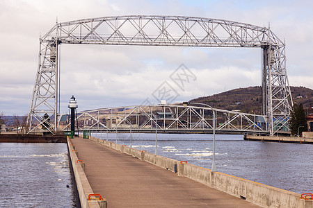 Duluth的灯塔和桥梁图片