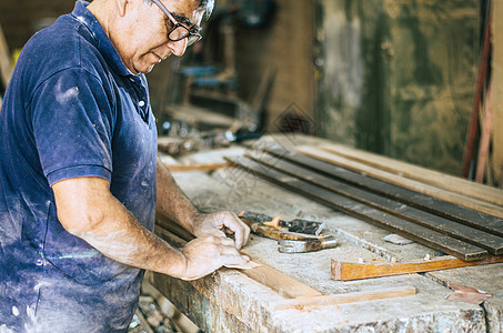 专业木匠砂土和精炼木材表面工作工匠木制品砂纸家具地面维修爱好工艺木工图片