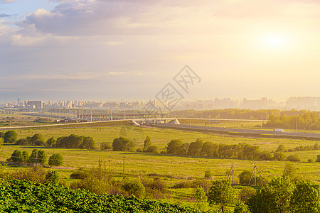 交通收费路景 城市景色 夏季风景 清晨黎明 日光 M11俄罗斯过境旅行结构农村运输铁路建筑爬坡丘陵木头图片