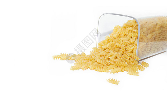 Fusilli 通心粉砂锅 通心粉从罐子里溢出 关于意大利面的文章 孤立的背景 复制空间 通心粉banne食材食物糖类产品饮食营图片