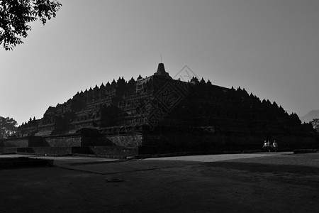 印度尼西亚日出时在爪哇岛的博罗布杜尔寺庙上帝地标旅游石头旅行雕塑文化宗教历史废墟图片