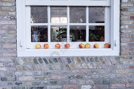 窗口板上的装饰苹果Name图片