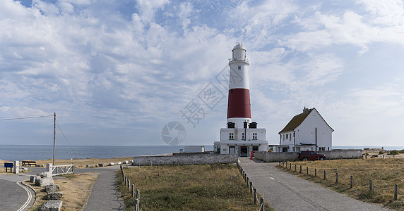 英国威茅斯多塞特海岸附近的灯塔 夏季天空和大海云密布侏罗纪地平线建筑学场景岩石沿海海景海岸日光悬崖图片