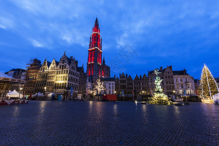 在安特卫普的格罗特马克Grote Markt圣诞节旅行红色地区教会天空景观天际街道蓝色大市场图片