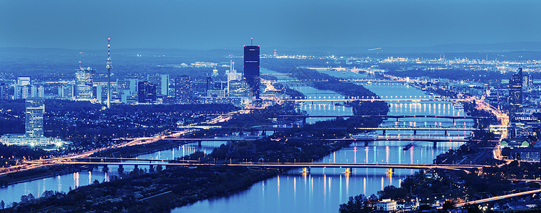 维也纳多瑙河桥反射城市天空景观摩天大楼建筑学首都蓝色街道全景图片