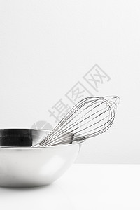 在白色背景下低语用具金属烹饪厨房工具图片