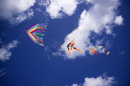 天空中多彩的风筝空气尾巴乐趣活动闲暇童年娱乐休闲玩具飞行图片