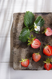 小草莓块数健康水果白色叶子红色食物团体图片