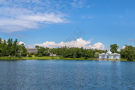 俄罗斯凯瑟琳公园的大池塘景观 俄罗斯凯瑟琳公园的大池塘景观旅游天空地标建筑学历史图片