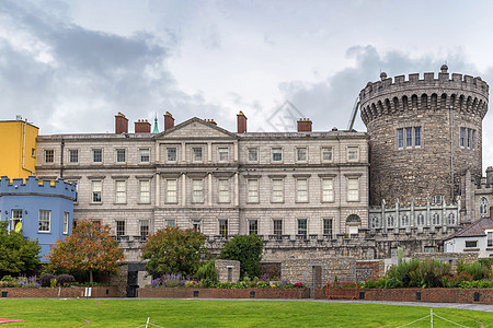 爱尔兰都柏林城堡首都院子历史绿色旅行天空建筑城市历史性旅游图片