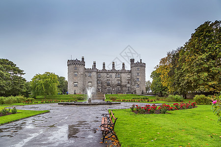 爱尔兰基尔肯尼城堡建筑学旅行喷泉历史性花园建筑地标天空吸引力公园图片