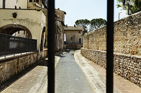 Foligno - 与河流连接区图片