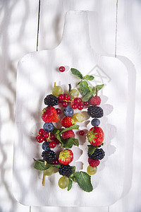 浆果片覆盆子营养浆果红色甜点绿色食物健康图片