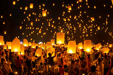 节天上漂浮的灯笼蜡烛仪式飞行天空气球节日橙子佛教徒游客宗教图片
