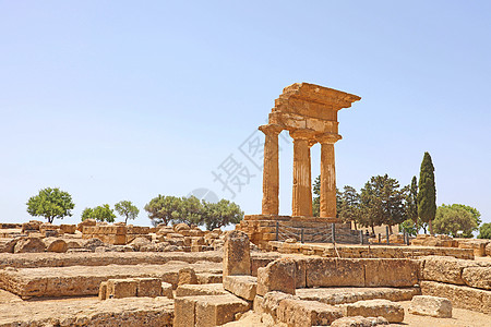 迪奥斯库里寺Castor和Pollux 圣殿谷著名的古老废墟 意大利西西里Agrigento 教科文组织世界遗产地寺庙薯蓣庙会石图片