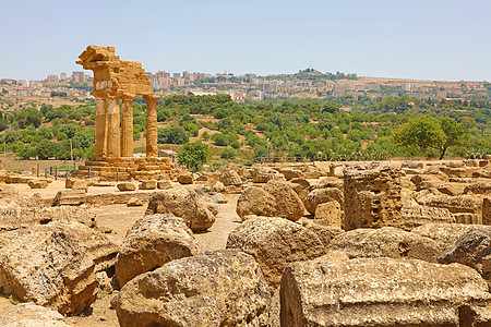 迪奥斯库里寺Castor和Pollux 圣殿谷著名的古老废墟 意大利西西里Agrigento 教科文组织世界遗产地考古学旅游遗迹图片