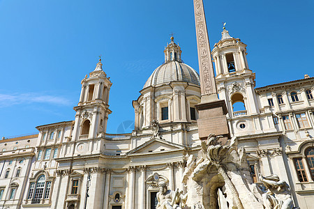 圣艾格尼丝教堂和喷泉与埃及方尖碑在意大利罗马纳沃纳广场广场图片