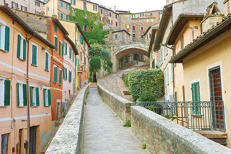 意大利的佩鲁吉亚 古老的中世纪水渠和多彩建筑图片