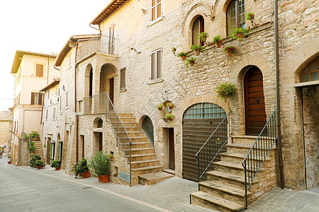美丽的意大利老城 典型的中世纪建筑 在意大利中部的街道上 笑声旅游植物旅行窗户历史性石头场景文化住宅村庄图片