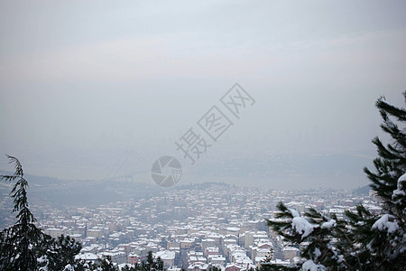 来自伊斯坦布尔市的冬季风景 房子被雪盖着场景全景建筑文化景观旅游旅行城市天际火鸡图片