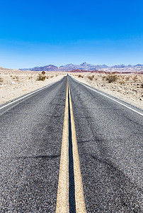 66号公路在沙漠中 有风景的天空 经典古老的图象路线运输驾驶旅行地标国家历史旅游街道历史性图片