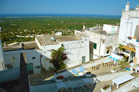 关于奥斯图尼(Ostuni)房屋的全景观图片