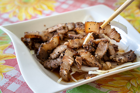 美味的台湾咸猪肉食品和洋葱在餐厅腹部香料街道午餐食谱市场游客猪肉食物筷子图片