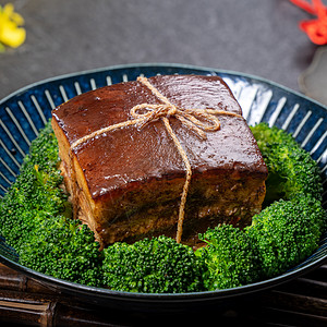 台湾食物蓝色盘子里的东猪肉 黑底西兰花餐厅节日食物烹饪桌子大豆美食正方形立方体倾斜背景