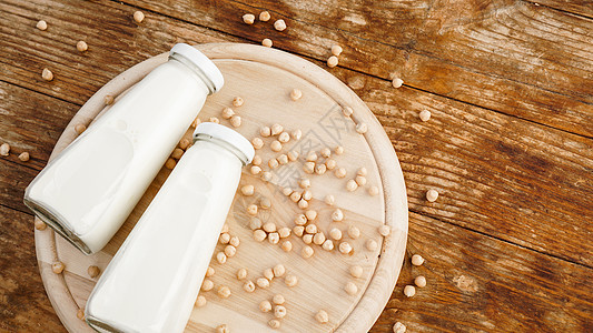 豆类牛奶和豆类豆以木制背景 健康的概念食物牛奶杯子燕麦饮料粮食勺子饮食营养过敏图片