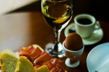 早餐 鸡蛋煎蛋 新鲜面包 健康食品和清晨美味食物营养咖啡小吃橙汁饮食制品桌子美食杯子火腿图片