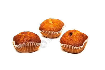 三个巧克力松饼 白背景孤立的巧克力松饼食物营养糕点杯子棕色团体蛋糕美食饮食午餐图片