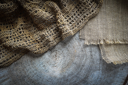 树干横截面和天然亚麻餐巾的背景桌子餐巾纸村庄风化厨房材料纹理农业传统纺织品图片